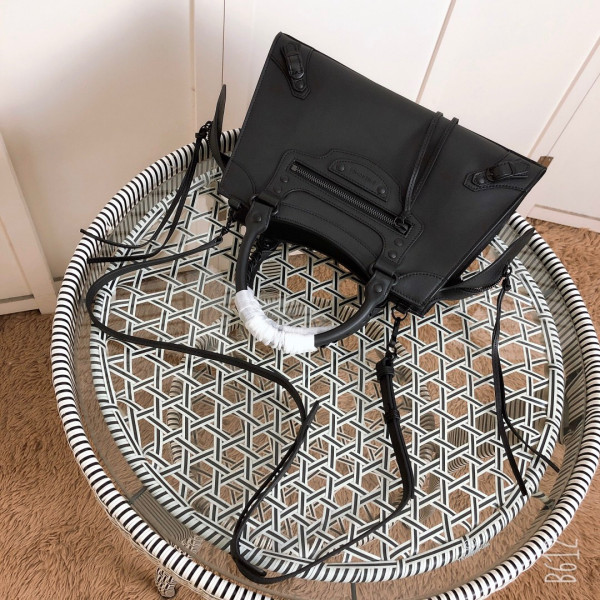 Ba*len*cia*ga neo classic small top handle bag