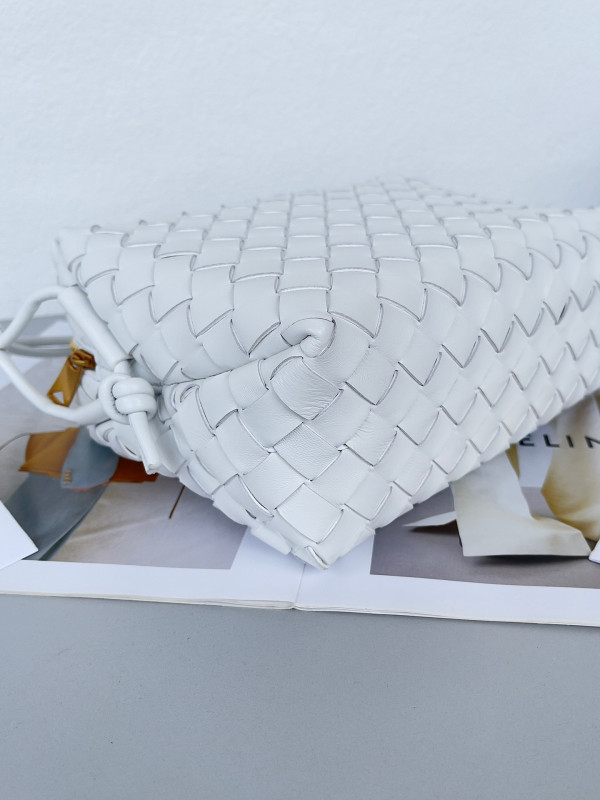 bo*te*ga Ve*ne*ta small loop camera bag