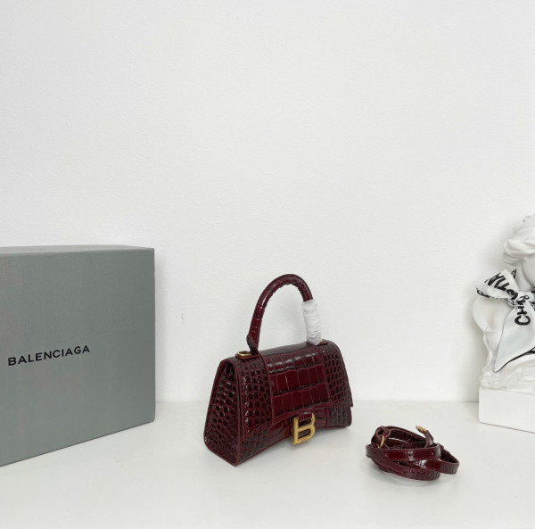 Ba*len*cia*ga hourglass