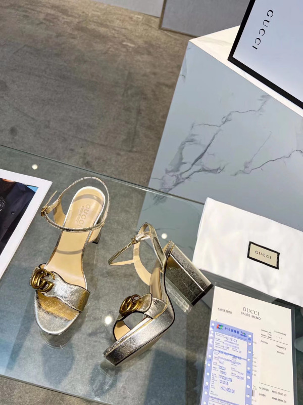 G*u*i leather sandal