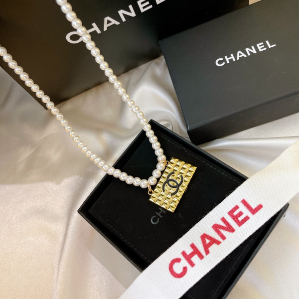 CL NECKLACE