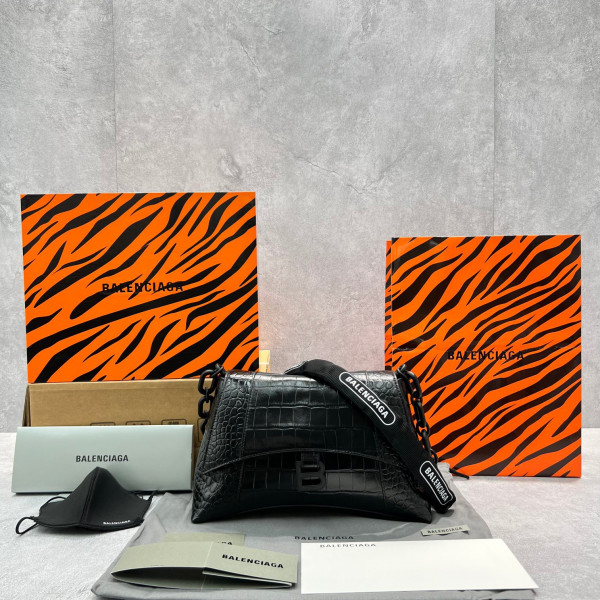 Ba*len*cia*ga downtown small shoulder bag with chain