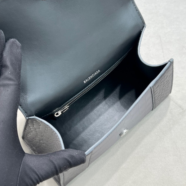 Ba*len*cia*ga hourglass