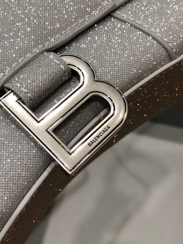 Ba*len*cia*ga hourglass