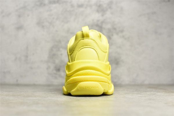 Ba*len*cia*ga triple s