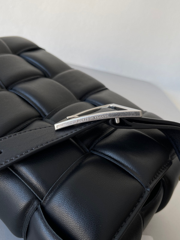 bo*te*ga Ve*ne*ta cassette