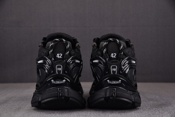 Ba*len*cia*ga runner