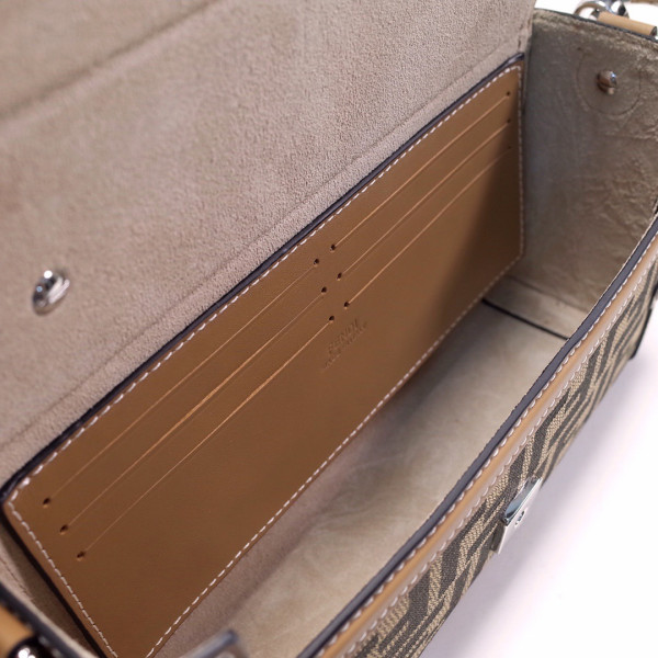 F**di baguette soft trunk