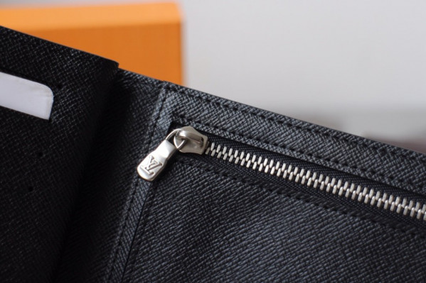 l0*is V*t0n amerigo wallet