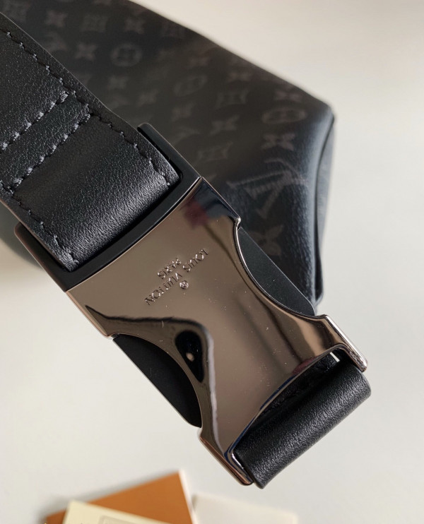 l0*is V*t0n discovery bumbag