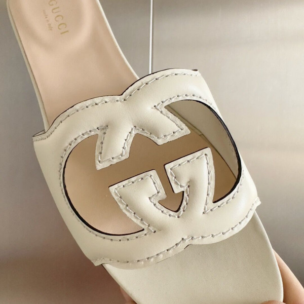 G*u*i  slide sandal