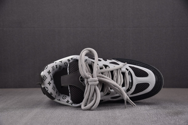 l0*is V*t0n sneakers