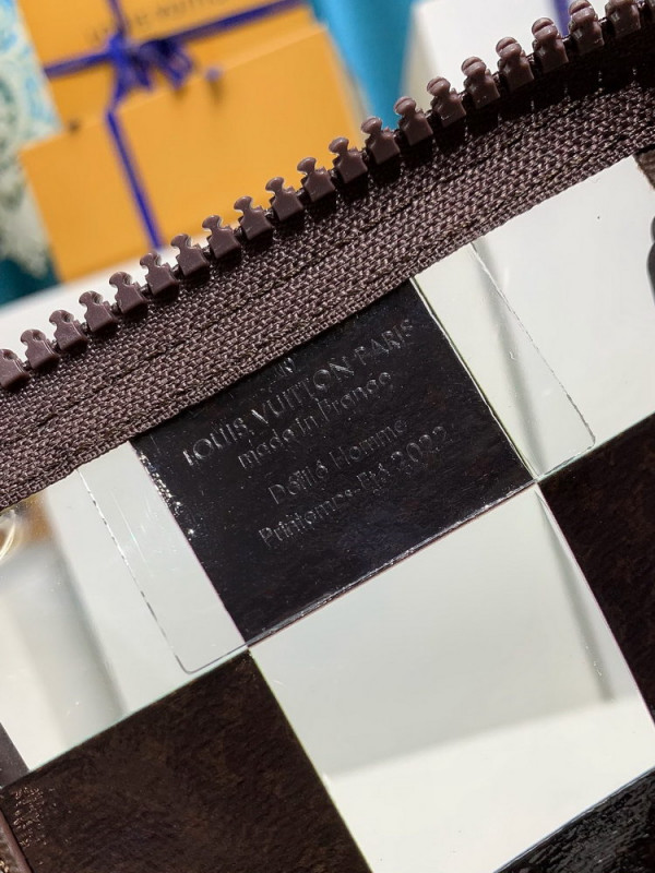 l0*is V*t0n keepall bandouliÈre 50