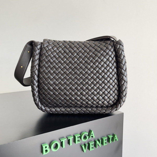 bo*te*ga Ve*ne*ta  small cobble shoulder bag