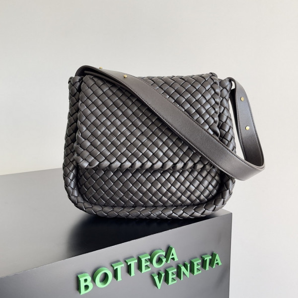 bo*te*ga Ve*ne*ta  small cobble shoulder bag