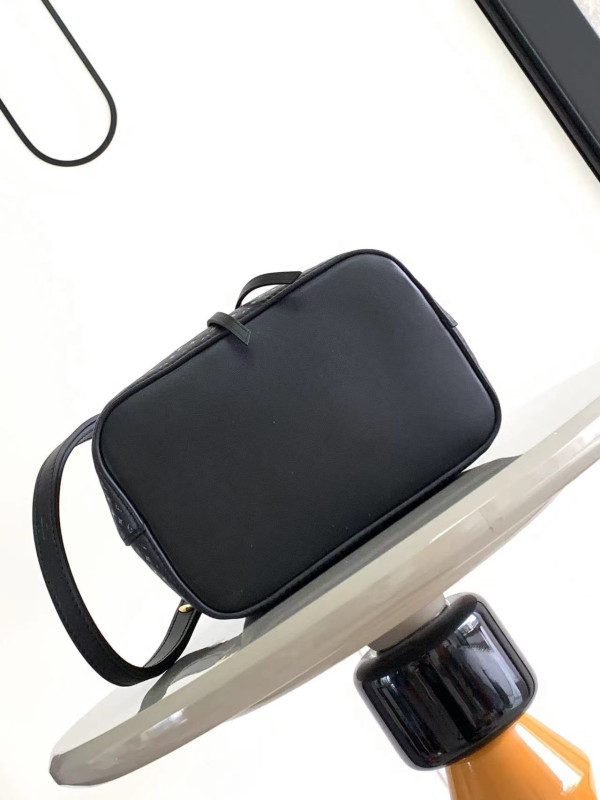 l0*is V*t0n nÉonoÉ bb