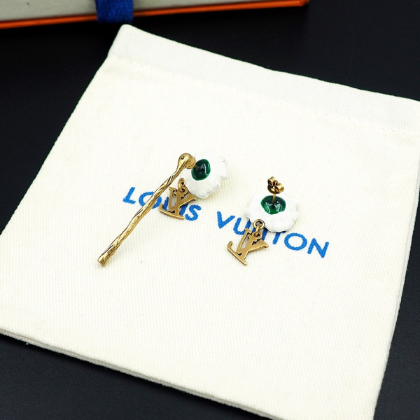 l0*is V*t0n earrings