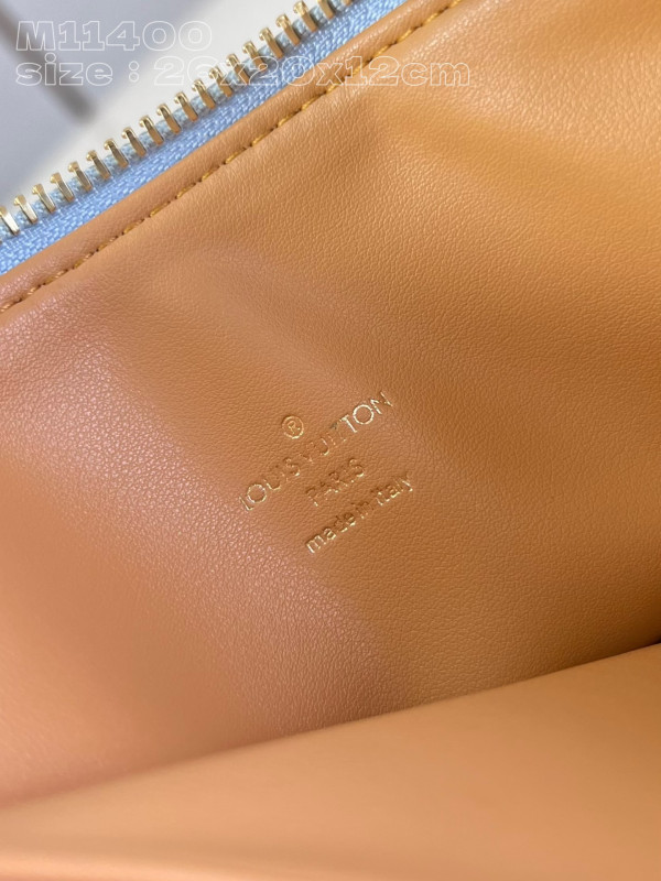 l0*is V*t0n coussin bb