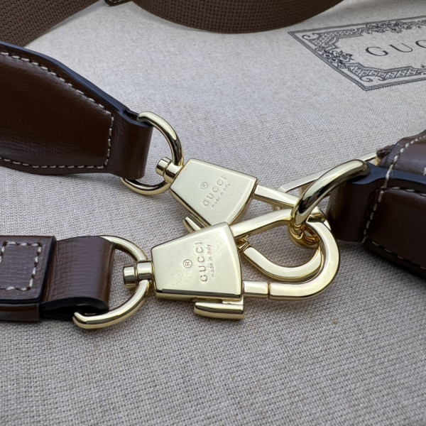 G*u*i messenger bag with interlocking g