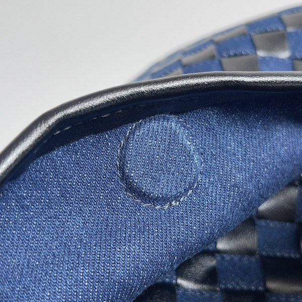 bo*te*ga Ve*ne*ta small hop