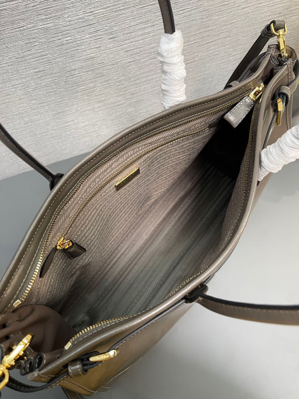 Pra*a extra large leather handbag