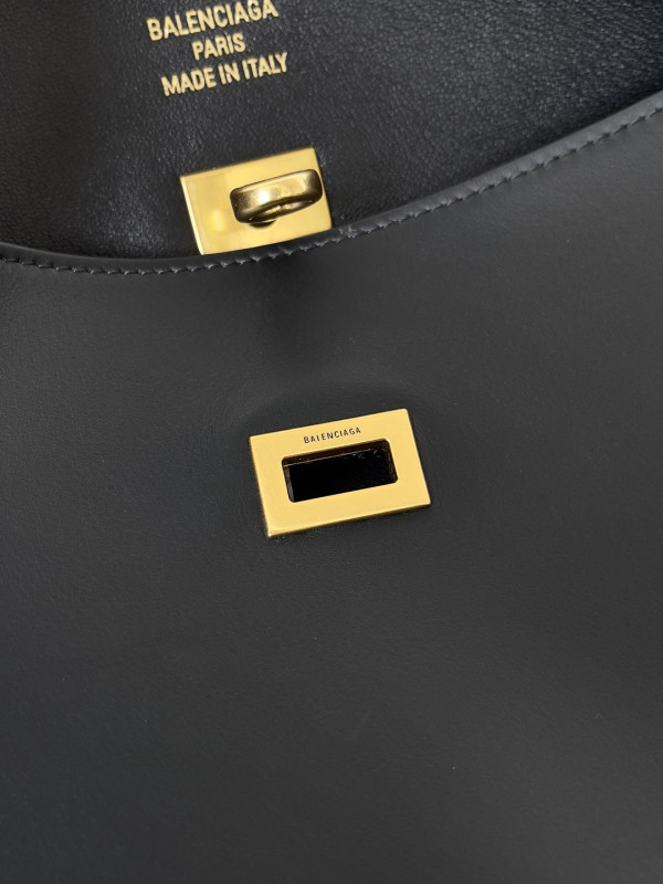 Ba*len*cia*ga bel air large shoulder bag