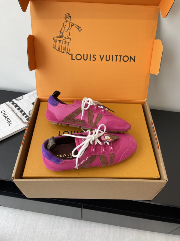 l0*is V*t0n sneakerina