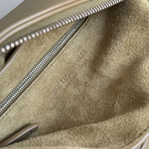 bo*te*ga Ve*ne*ta  arco camera bag -28*18*9cm