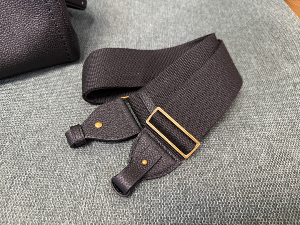 Valentino Garavani Alltime Medium Handbag - 26*21*17CM