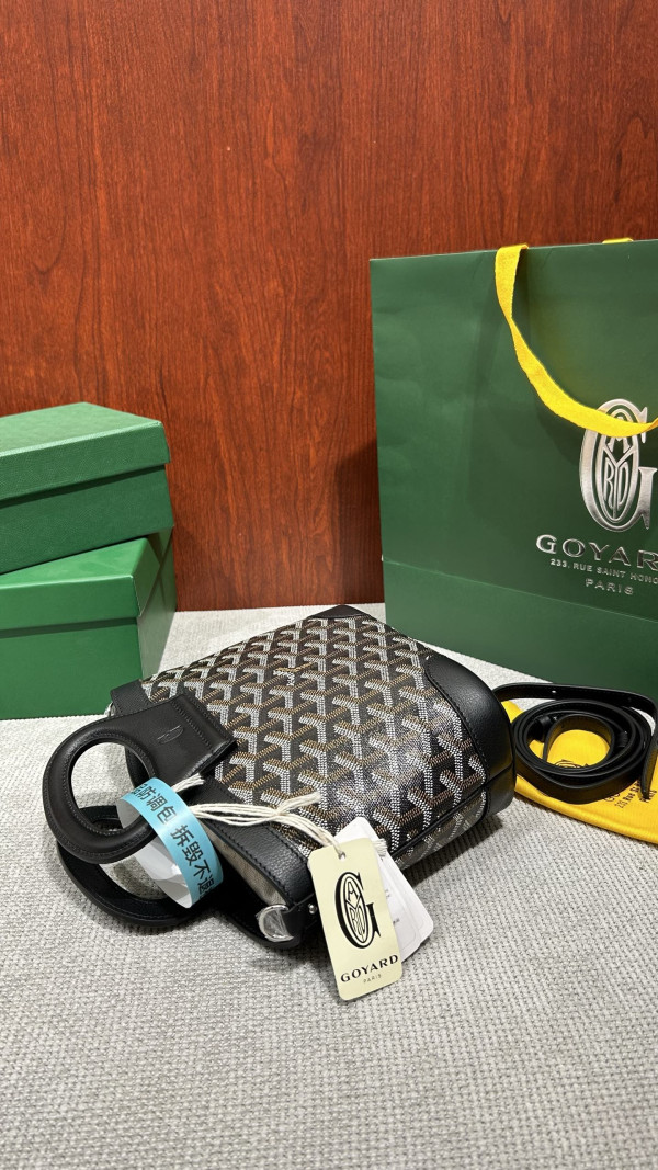 Go*ard beluga  - 23×18.5×8cm