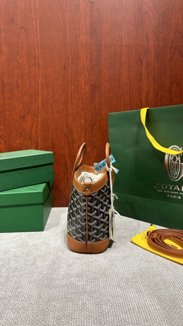 Go*ard beluga  - 23×18.5×8cm