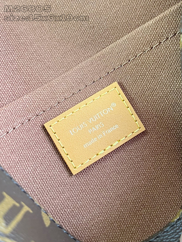 l0*is V*t0n satchel wearable wallet - 15*6*19.5cm