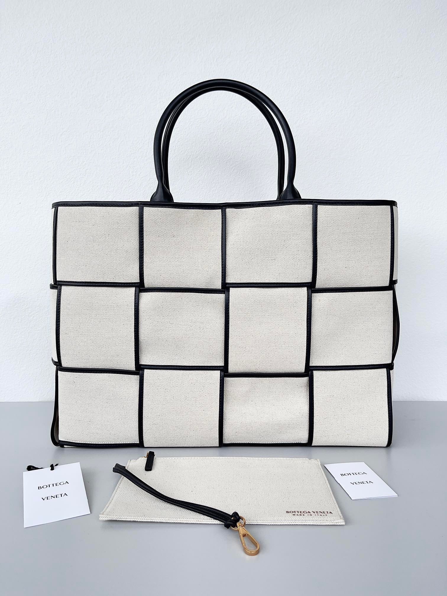 bo*te*ga Ve*ne*ta arco large tote