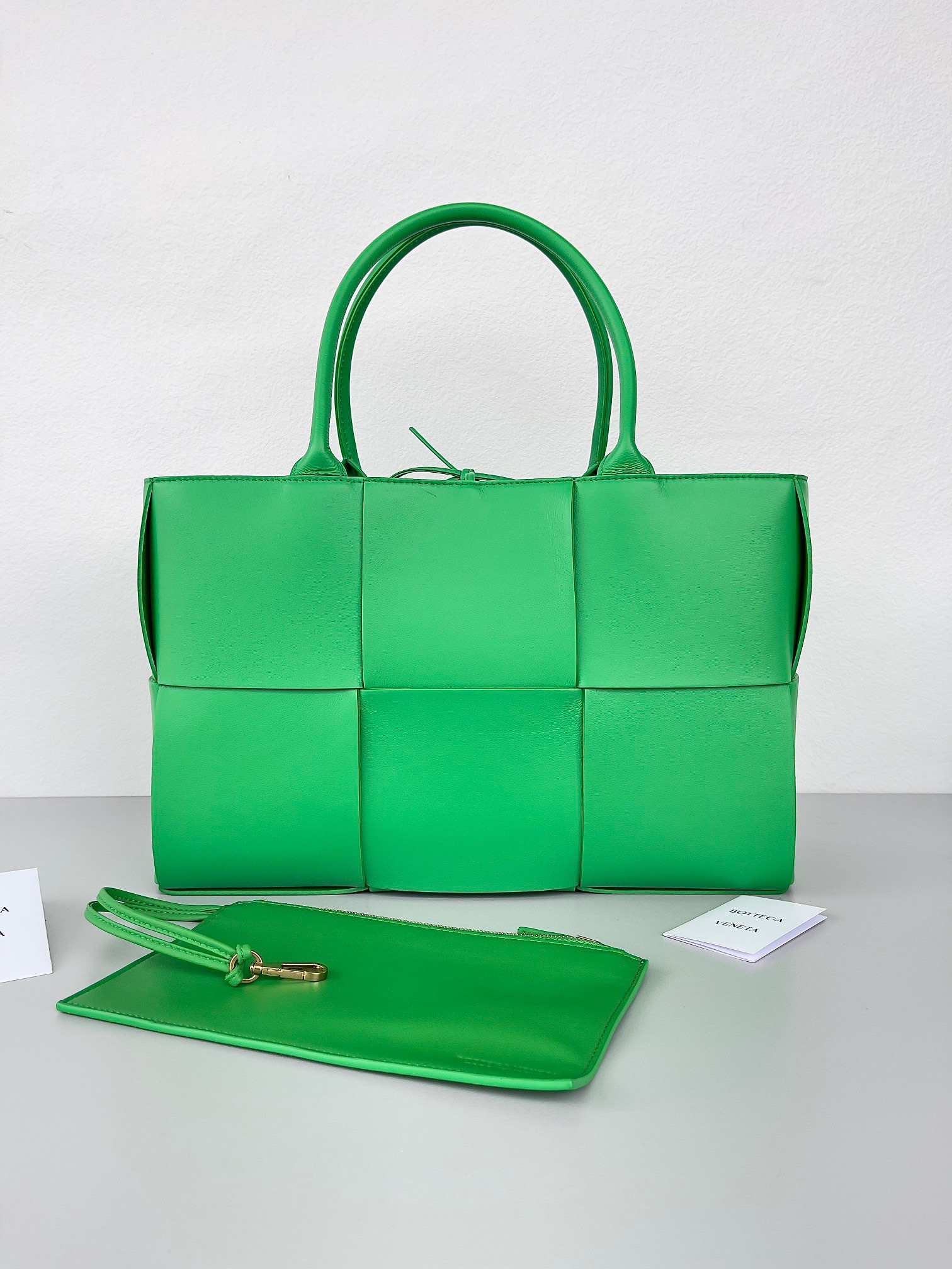 bo*te*ga Ve*ne*ta arco medium tote