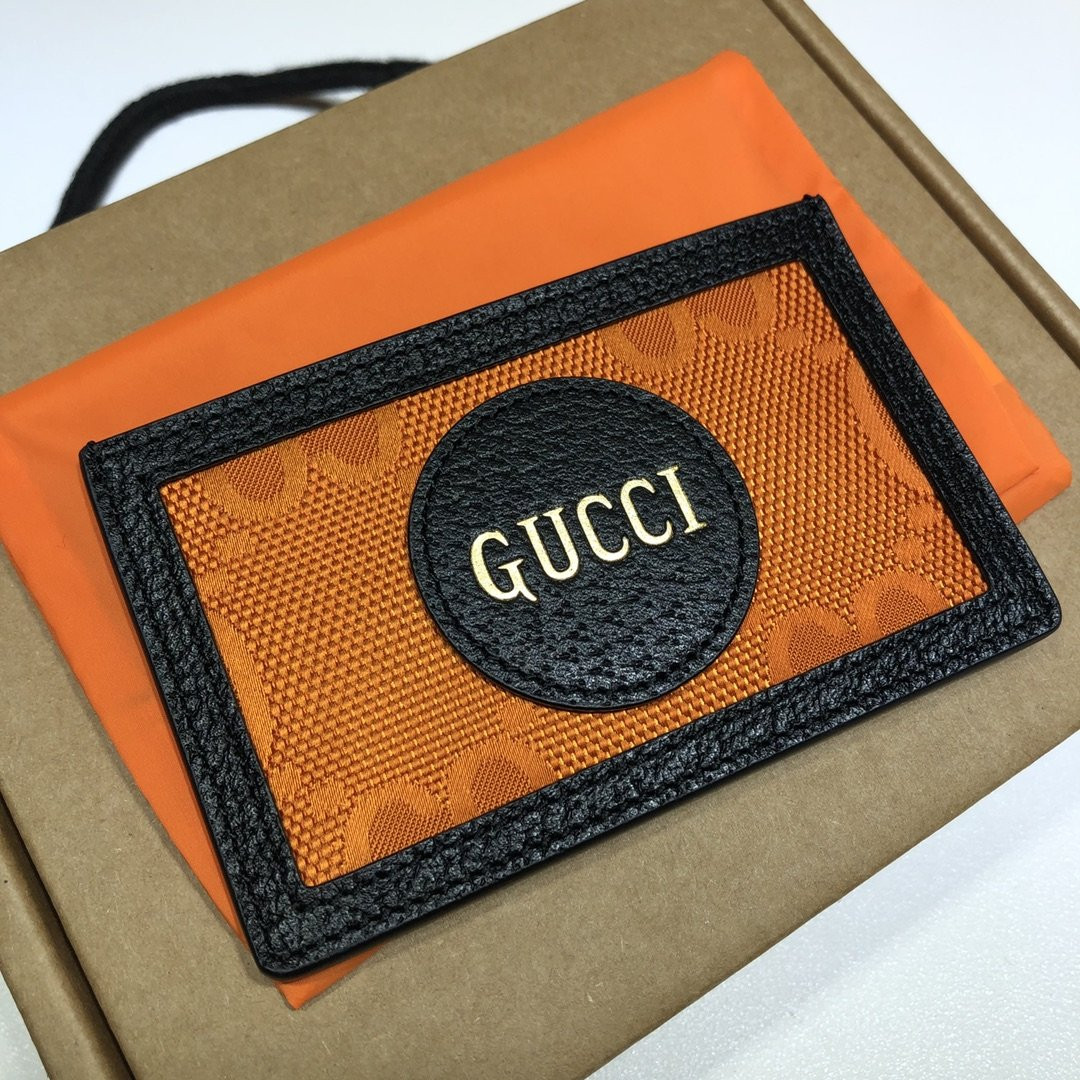 G*u*i off the grid card case