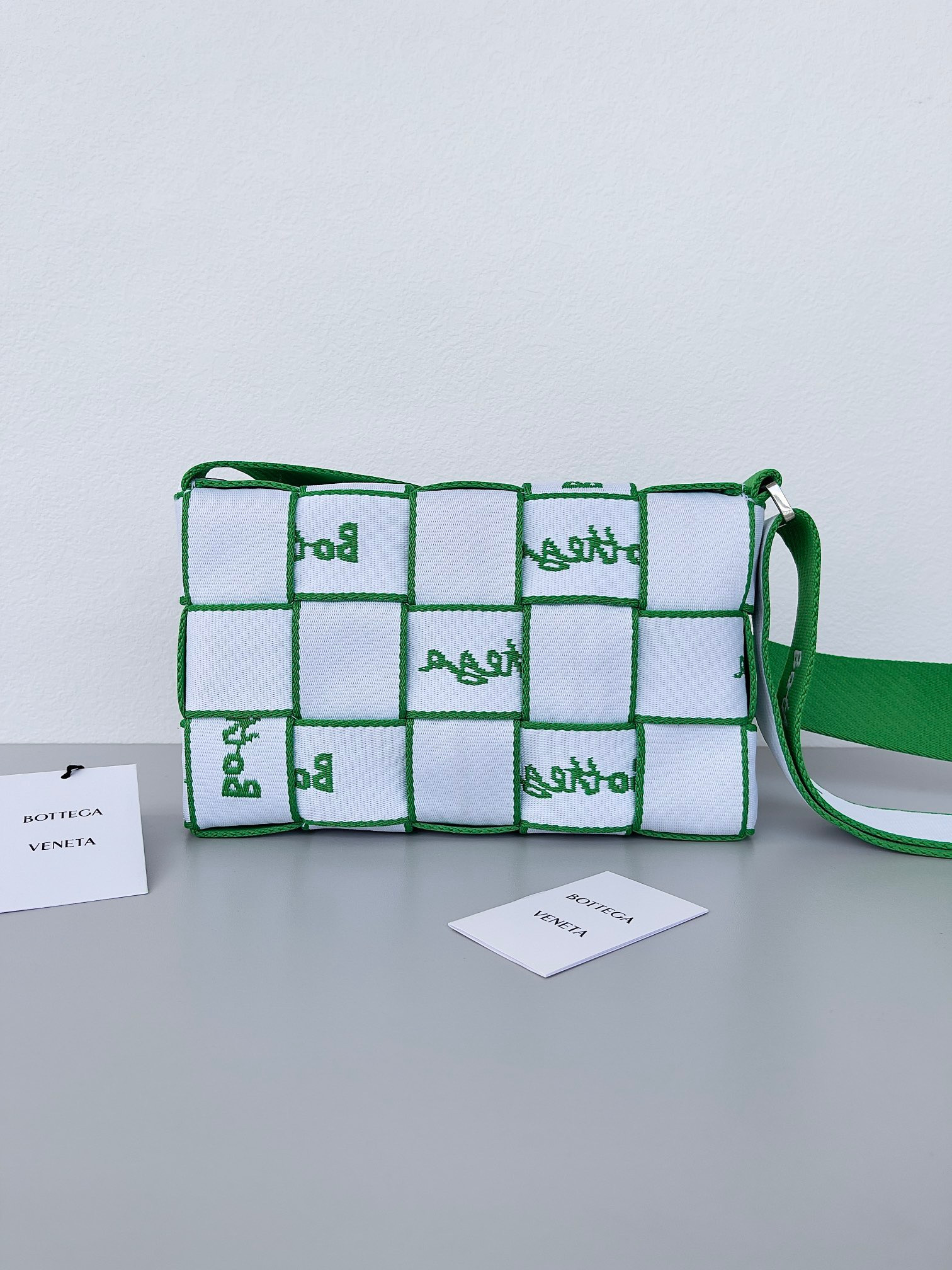 bo*te*ga Ve*ne*ta webbing