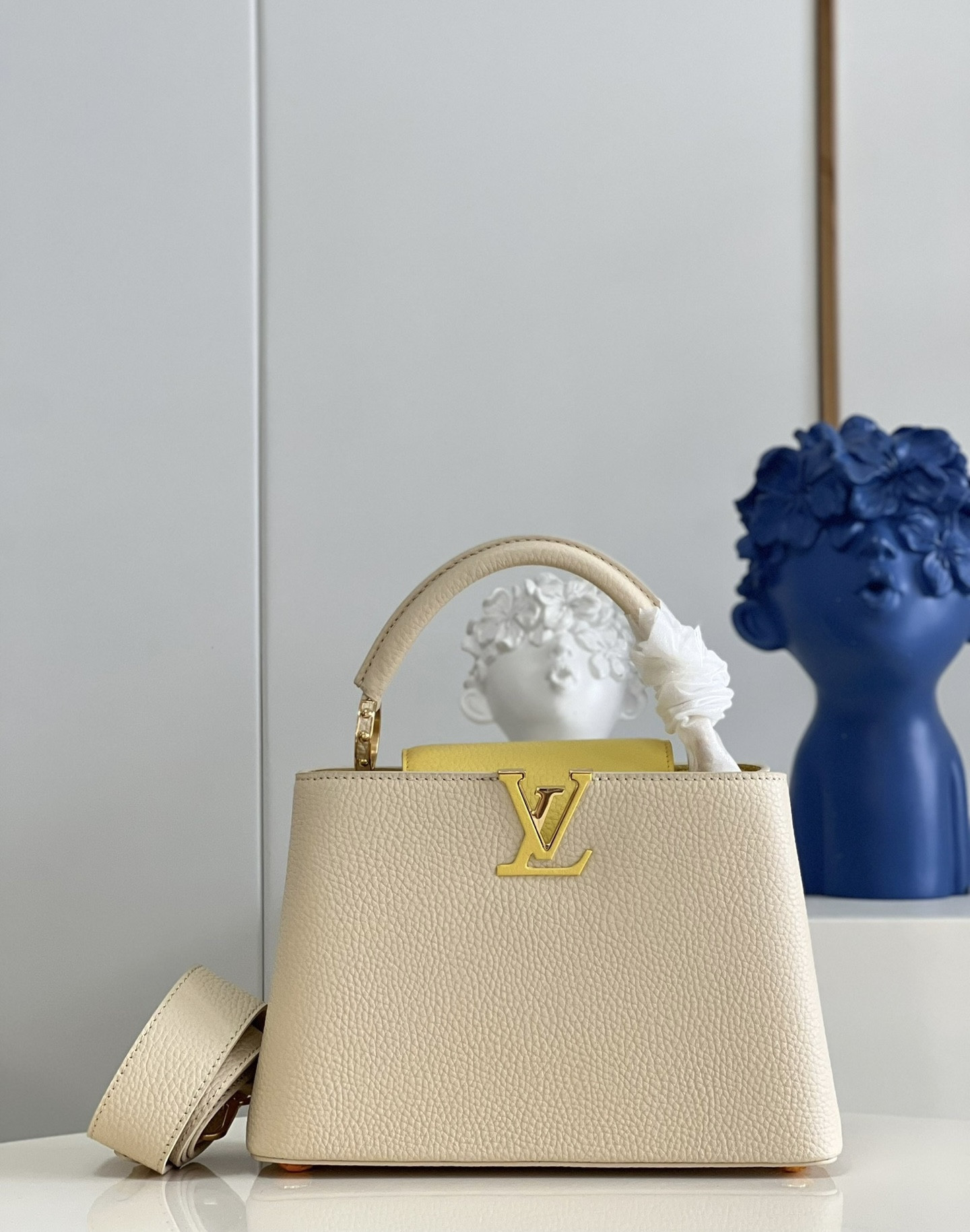 l0*is V*t0n capucines bb