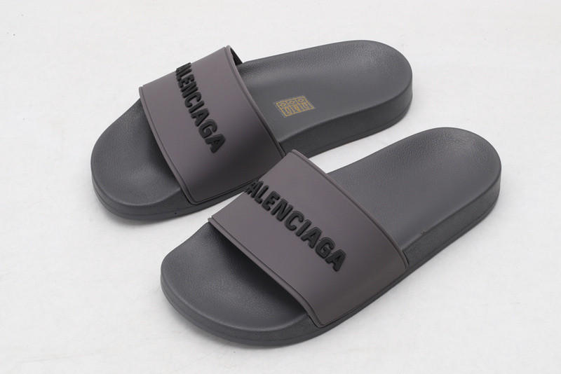 Ba*len*cia*ga pool slide sandal