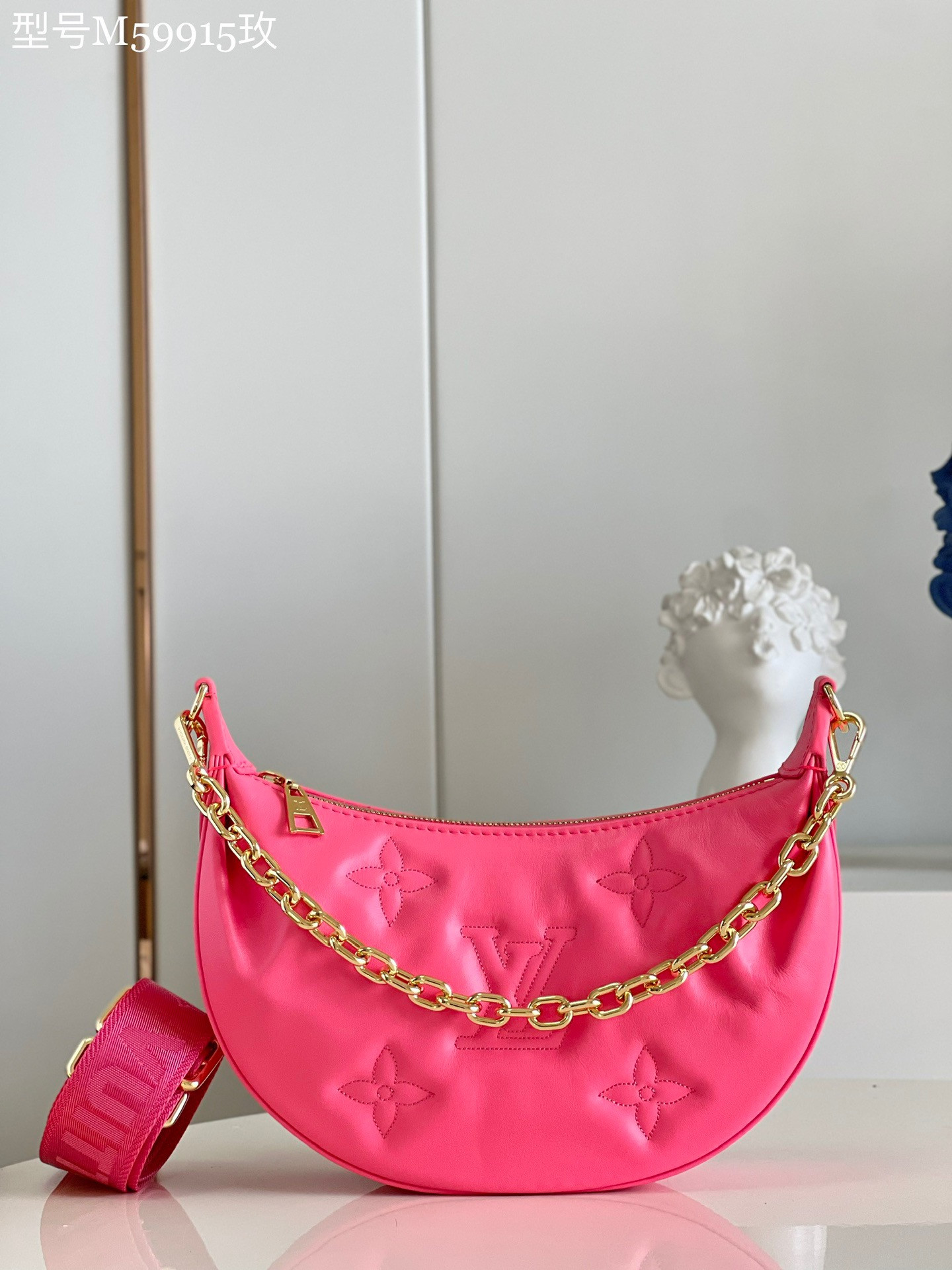 l0*is V*t0n over the moon