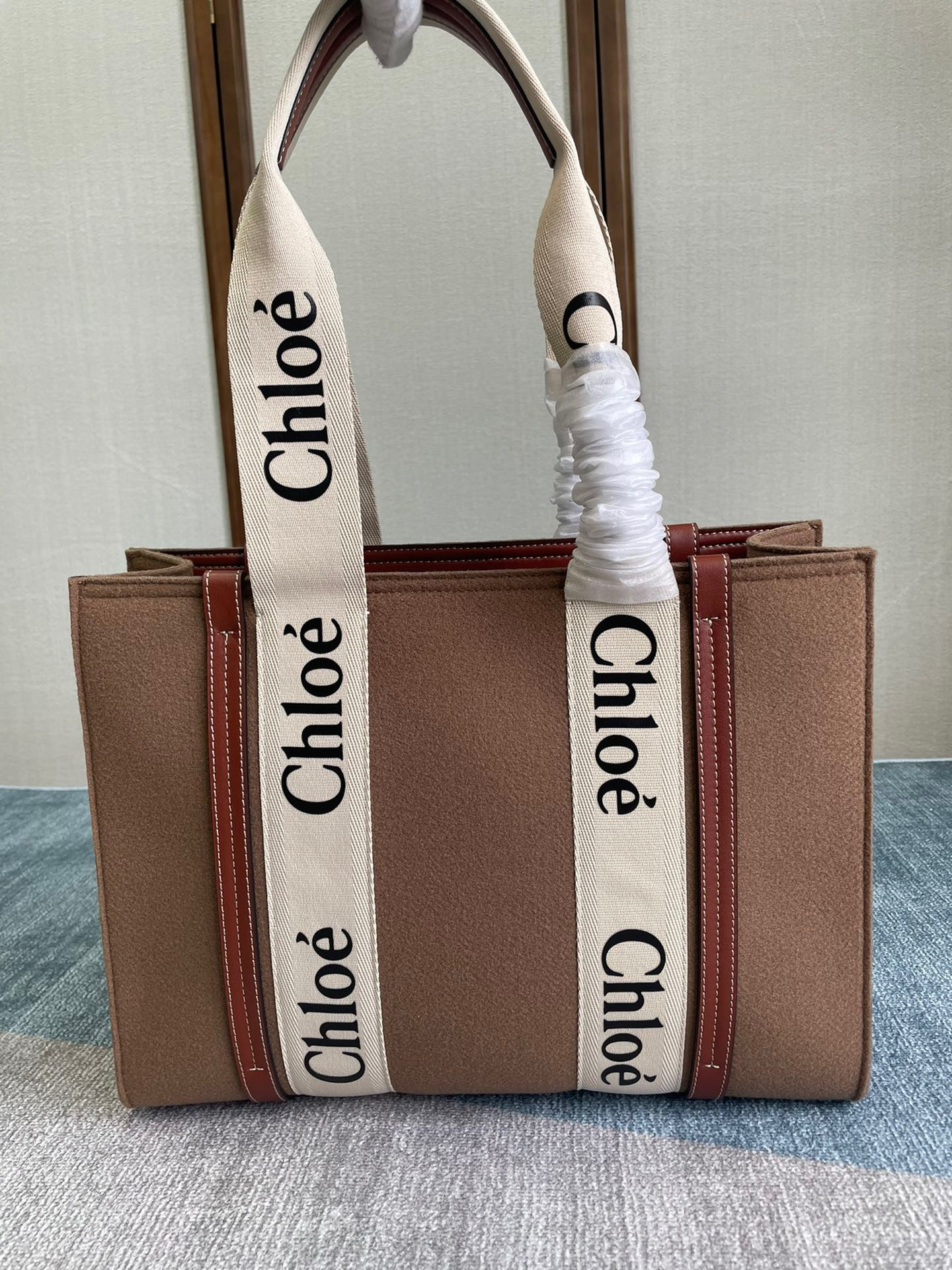CHLOÉ MEDIUM WOODY TOTE BAG