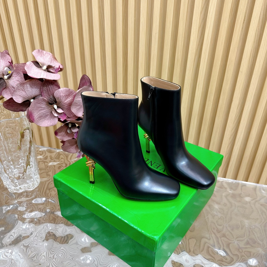 bo*te*ga Ve*ne*ta  knot ankle boot