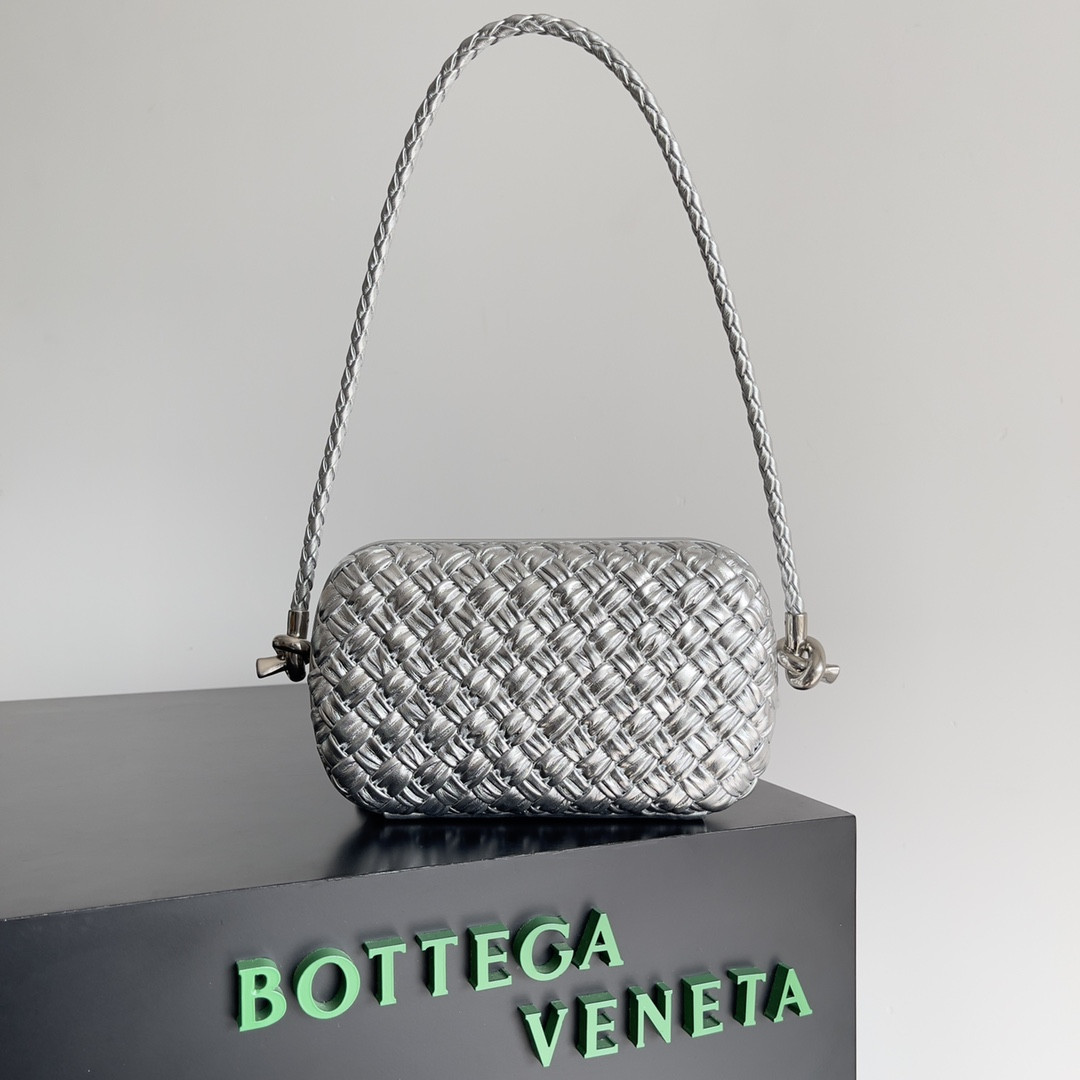 bo*te*ga Ve*ne*ta knot minaudiere on strap