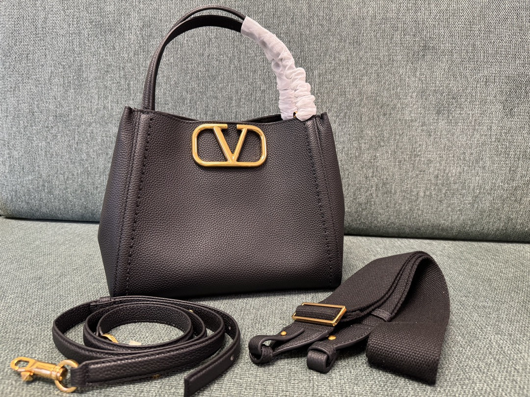 Valentino Garavani Alltime Medium Handbag - 26*21*17CM